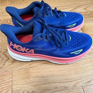 Hoka Women's Blue Clifton 9 Size 7.5B